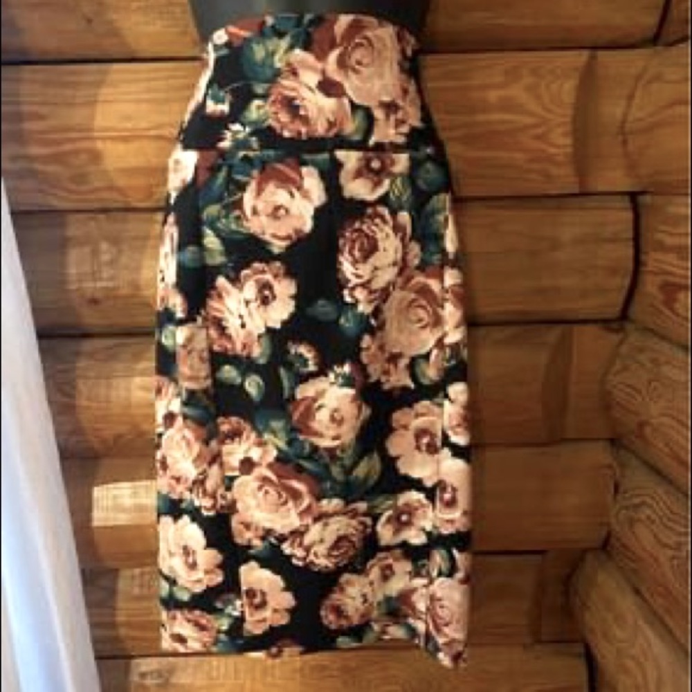 Silhouette NYC pencil skirt